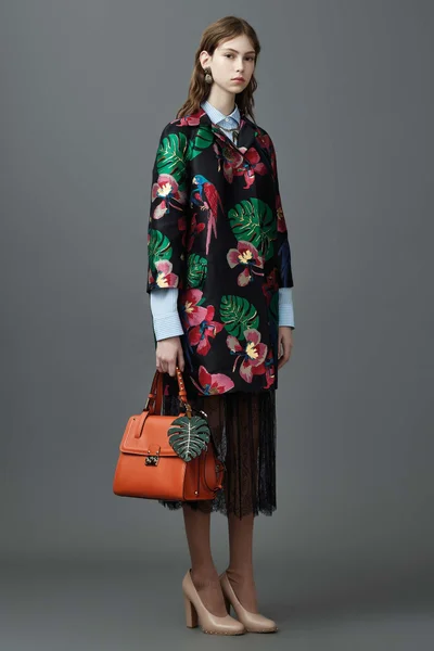 Look 10
